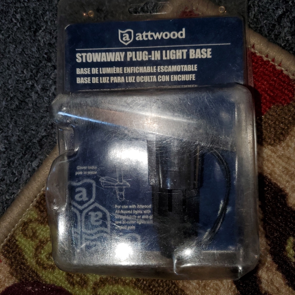 Stow away plug in light base.